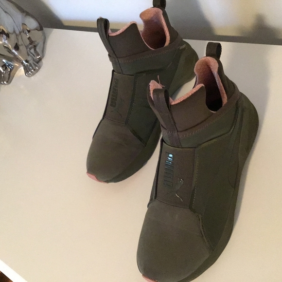 Running Shoes - Picture 4 of 4